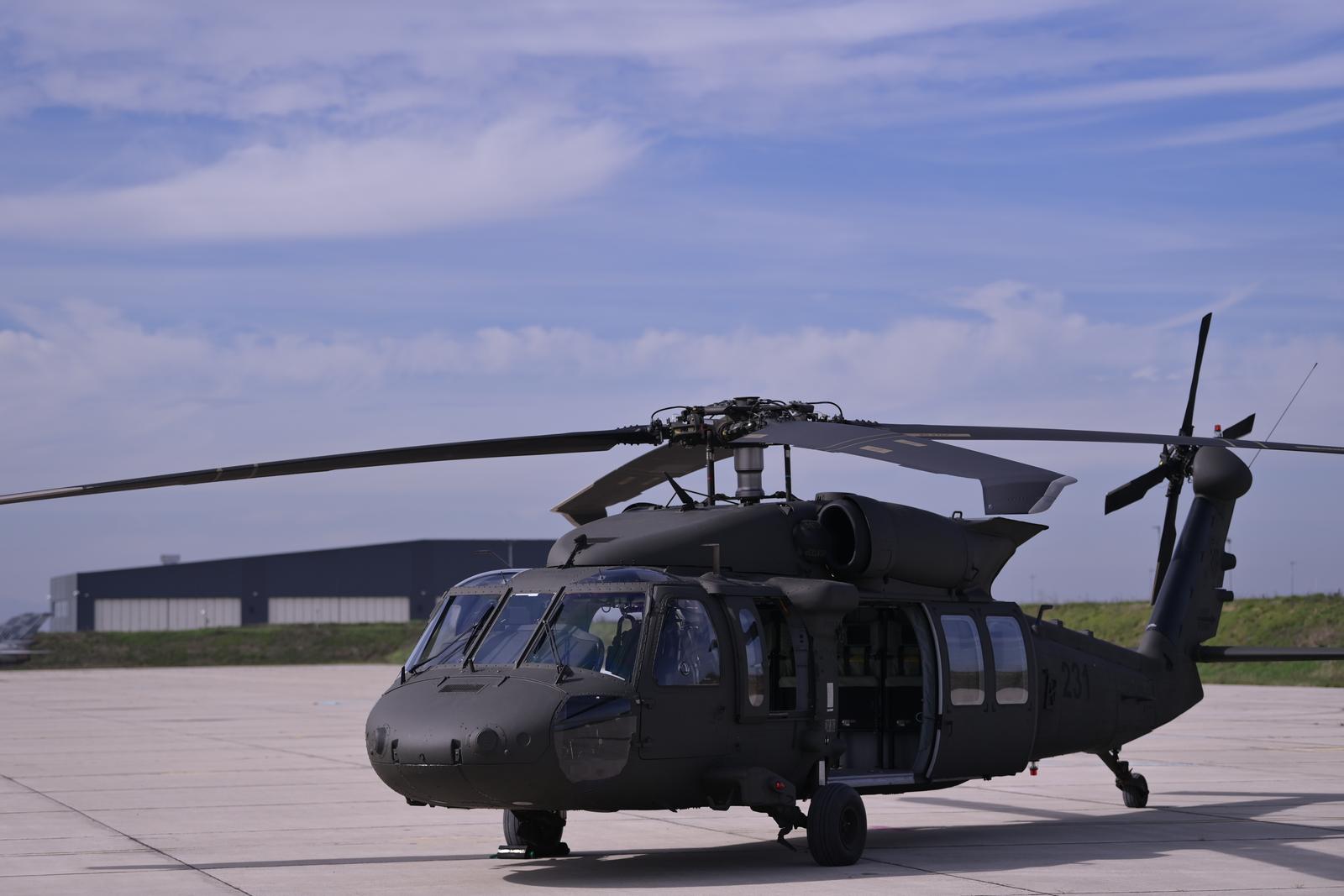HRZ transportiert medizinisches Team mit Herz per Black Hawk-Helikopter 8 pxl 061022 96000226 20250606110027