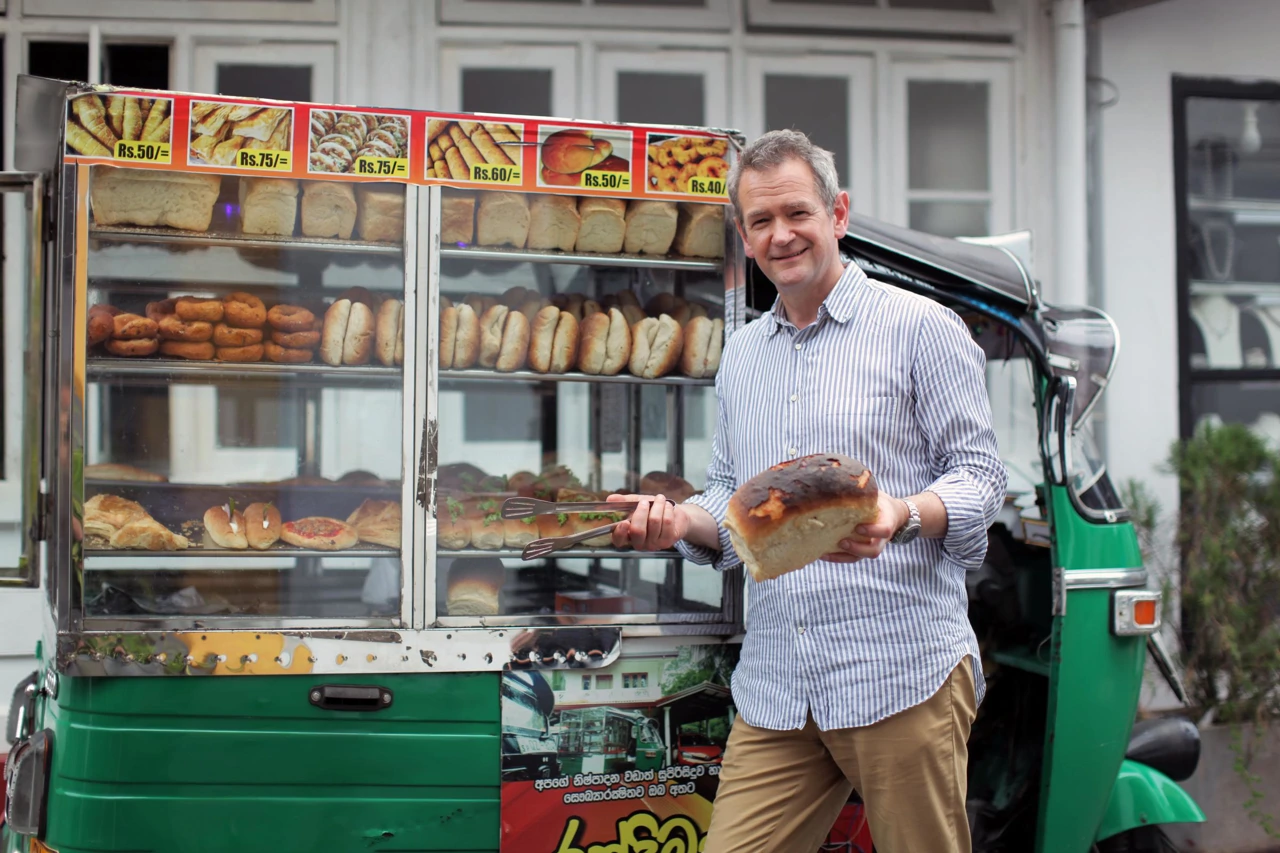 Ponedjeljak, 20. travnja na Prvom, Foto: Alexander Armstrong na Šri Lanki/dokumentarna serija