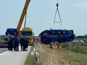 Uklanja se autobus, Foto: Ivica Grudiček/HRT