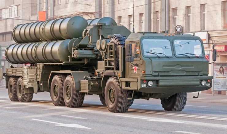 Lanser sustava PZO S-400 na paradi u Rusiji