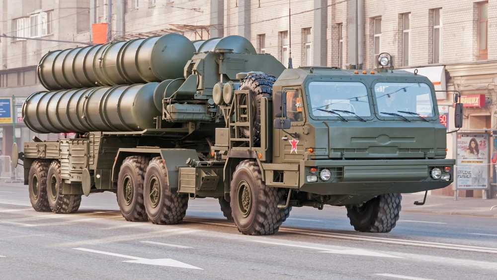 Lanser sustava PZO S-400 na paradi u Rusiji