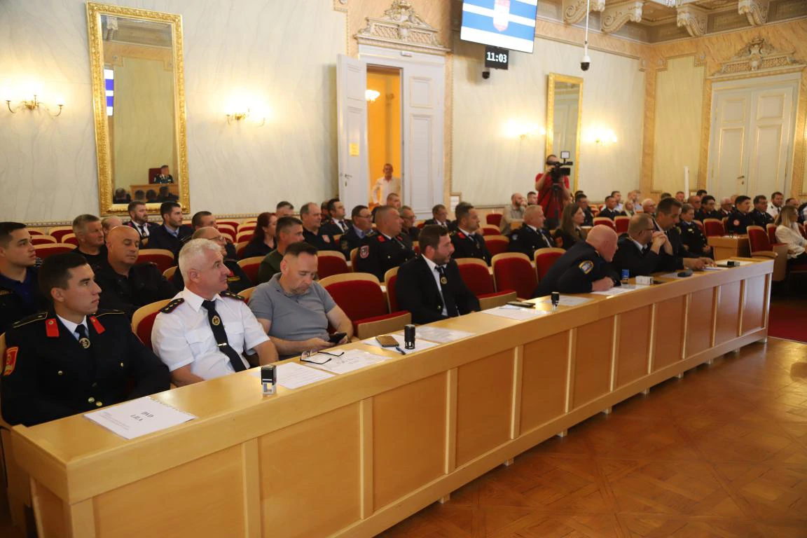 Ugovori OBŽ vatrogascima, Foto: OBŽ/Radio Osijek