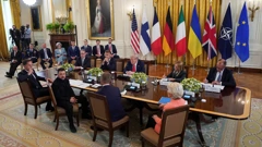 Trump i Zelenski za stolom s europskim čelnicima i šefom NATO-a, Foto: Alexander Drago/REUTERS