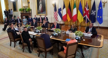 Trump i Zelenski za stolom s europskim čelnicima i šefom NATO-a