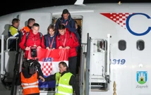 Izlazak reprezentativaca iz zrakoplova, Foto: Slavko Midzor /Pixsell