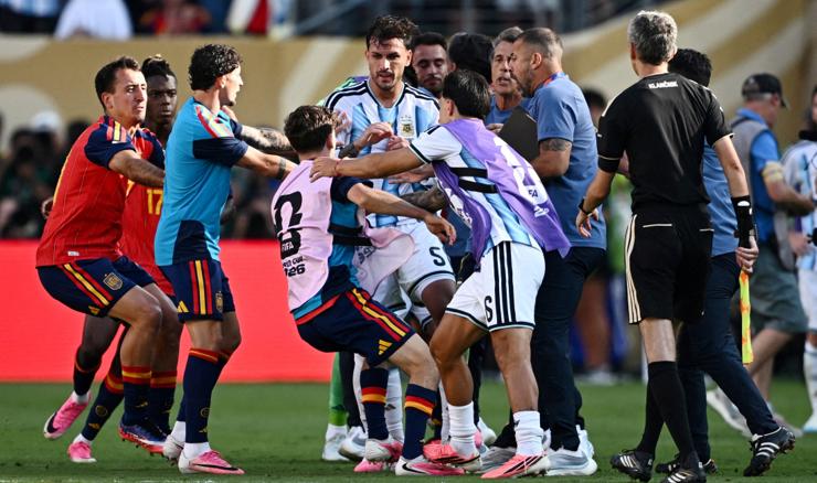 FIFA bez milosti! Argentinci žestoko kažnjeni zbog incidenata u finalu