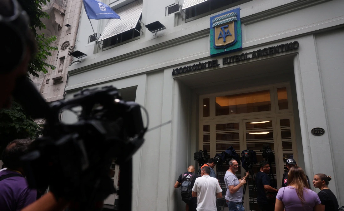 Novinari pred sjedištem AFA-e