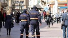Pripadnici Civilne zaštite u patroli centrom grada
