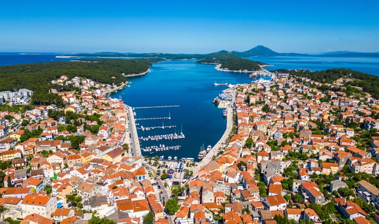 Blagi pad dolazaka i noćenja u lipnju, srpanj počeo dobro