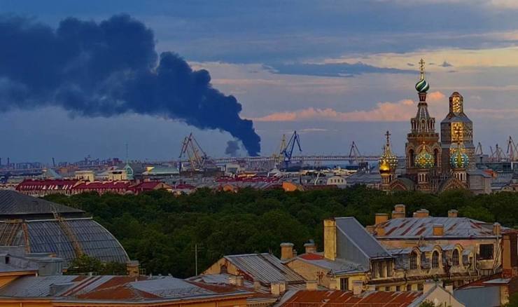 Ukrajina pogodila naftni terminal u Sankt Peterburgu