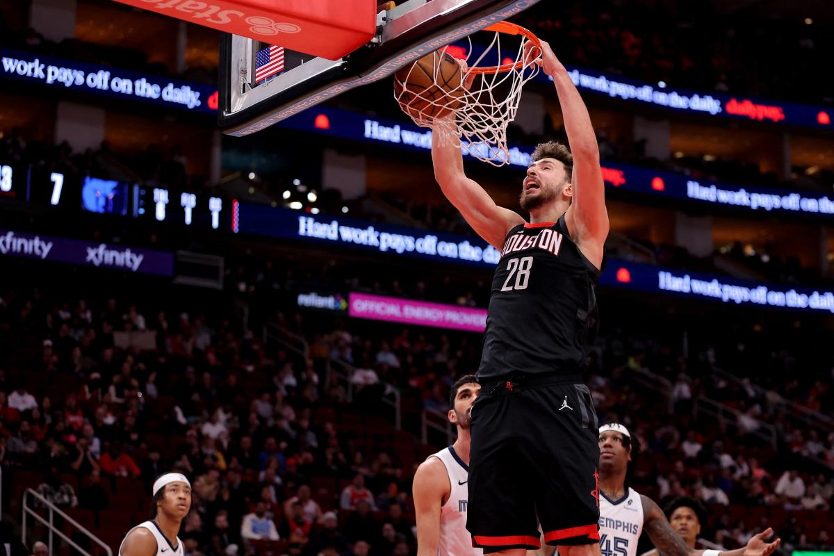 2026 01 27t013852z 668305781 mt1usatoday28092814 rtrmadp 3 nba memphis grizzlies at houston rockets 20260208212355