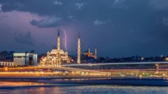 Ilustracija - grmljavina iznad džamije Aja Sofija