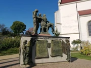 Spomenik voćinskim žrtvama Domovinskog rata ispred crkve, Foto: Tomislav Šikić/-