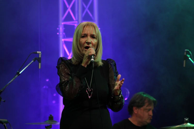 Večer novih skladbi na ČAnsonfestu zatvara Kastafsko kulturno leto