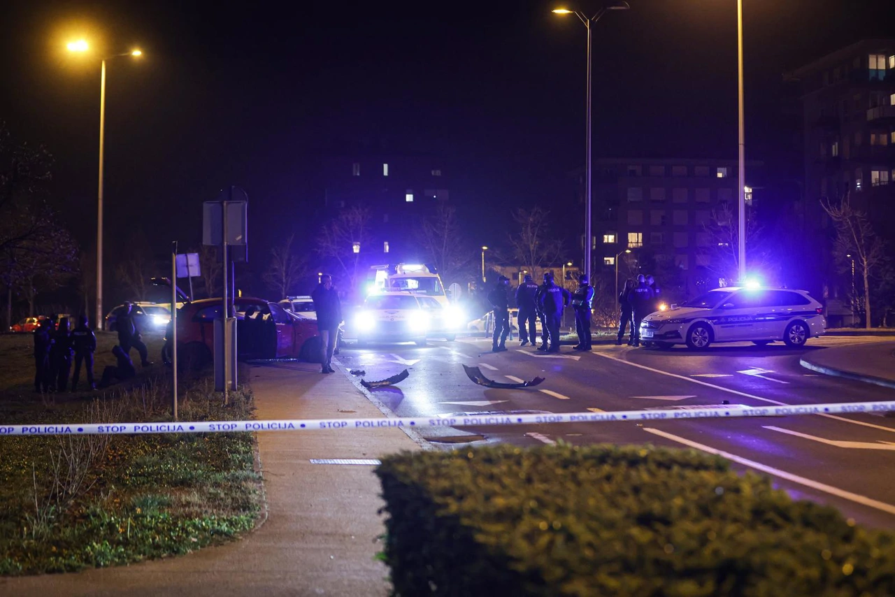 Policijska potjera za crvenim autom