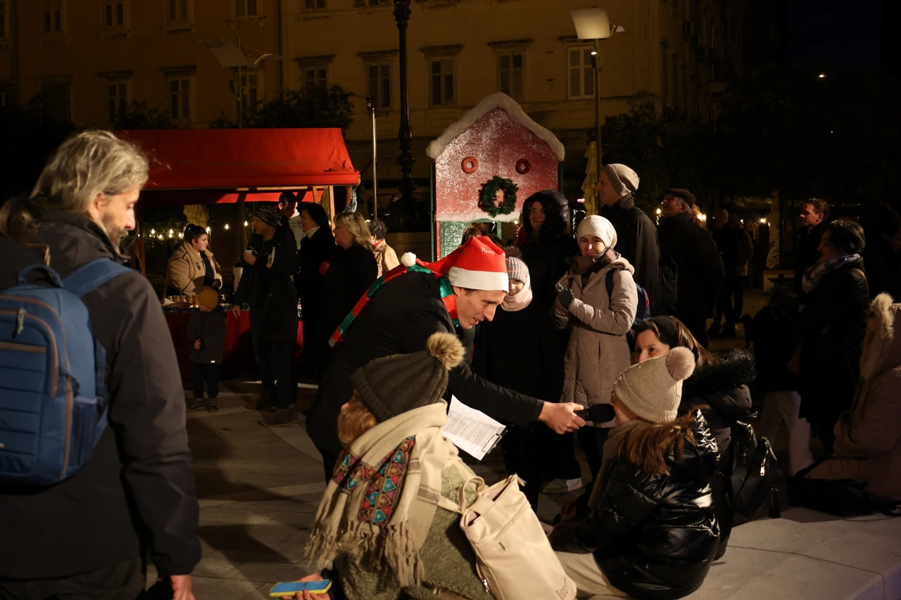 Djed Božićnjak stigao u Zajc
