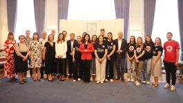 Nataša Tramišak s volonterima Crvenog križa 