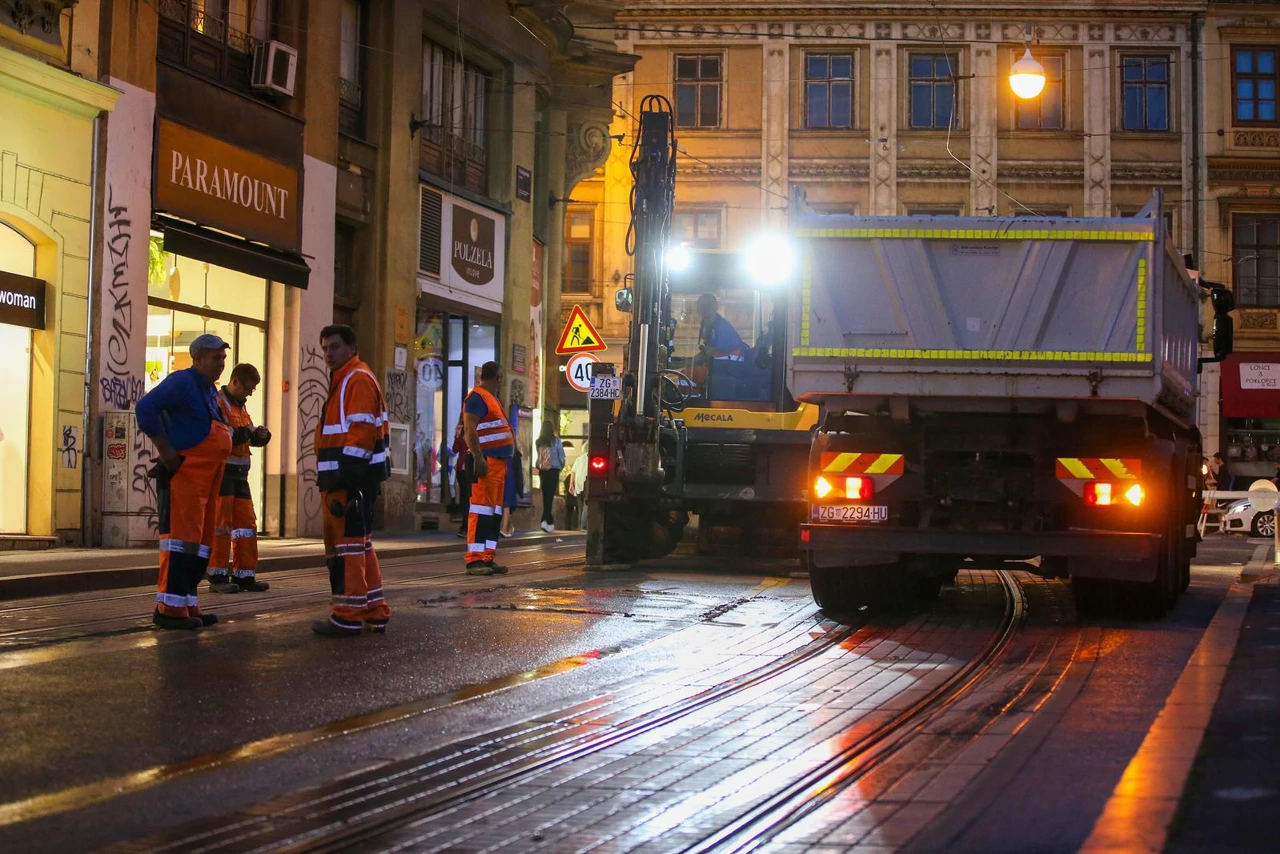 Puknuo cjevovod u centru Zagreba, Foto: Matija Habljak/PIXSELL