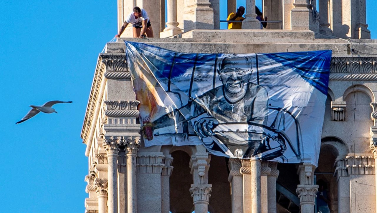 Torcida odala počast Oliveru Dragojeviću, Foto: Josko Ponos/CROPIX