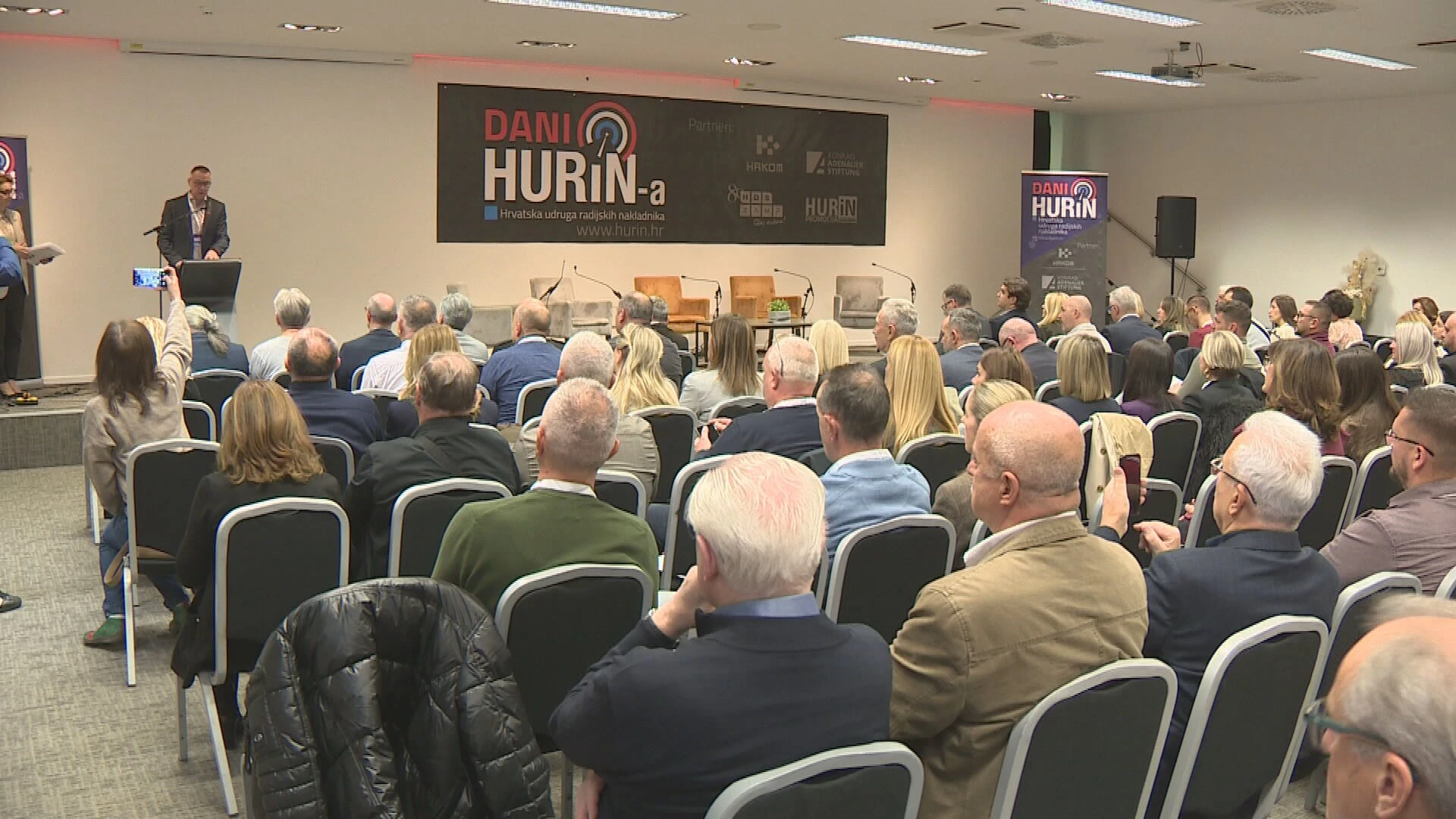 Skup radijskih nakladnika: Radio ima budućnost, ali treba jasniji zakonski okvir