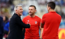 Bastian Schweinsteiger pozdravlja Ivicu Olića i Marija Mandžukića, Foto: Carl Recine/REUTERS