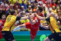 Švedska - Hrvatska. Felix Claar i Zvonimir Srna, Foto: Sanjin Strukic/PIXSELL