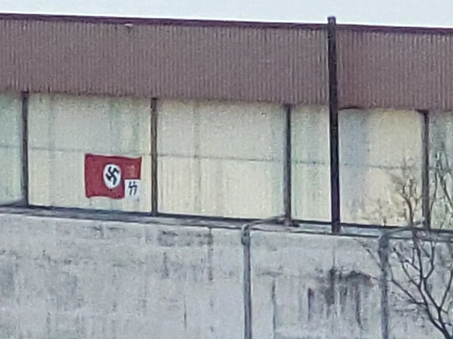 Na riječkoj sportskoj dvorani iscrtani nacistički simboli, pokrenuto uklanjanje