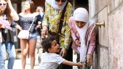 U Mostaru do 42°C, toplotni val otežava gašenje požara, iskrivile se tračnice, arhiva