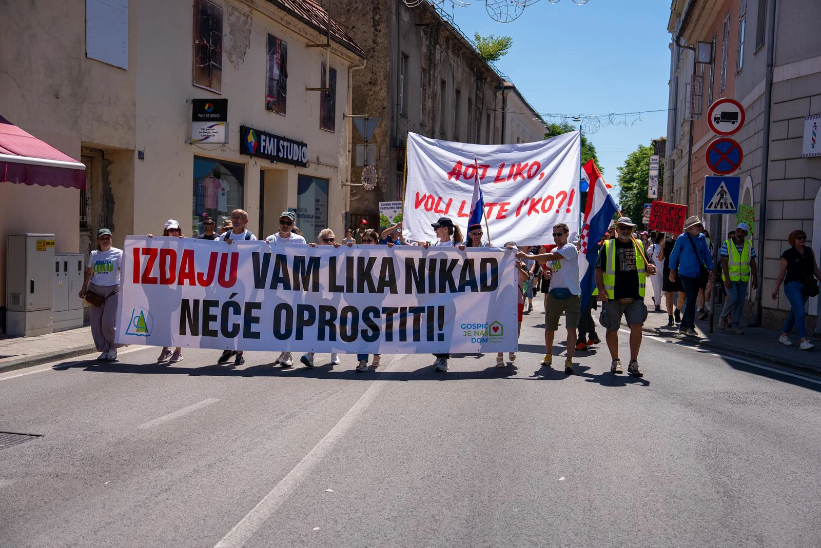 Prosvjed u Gospiću; Vlasnici tvornice: Pogon za preradu litija siguran za  okoliš - HRT