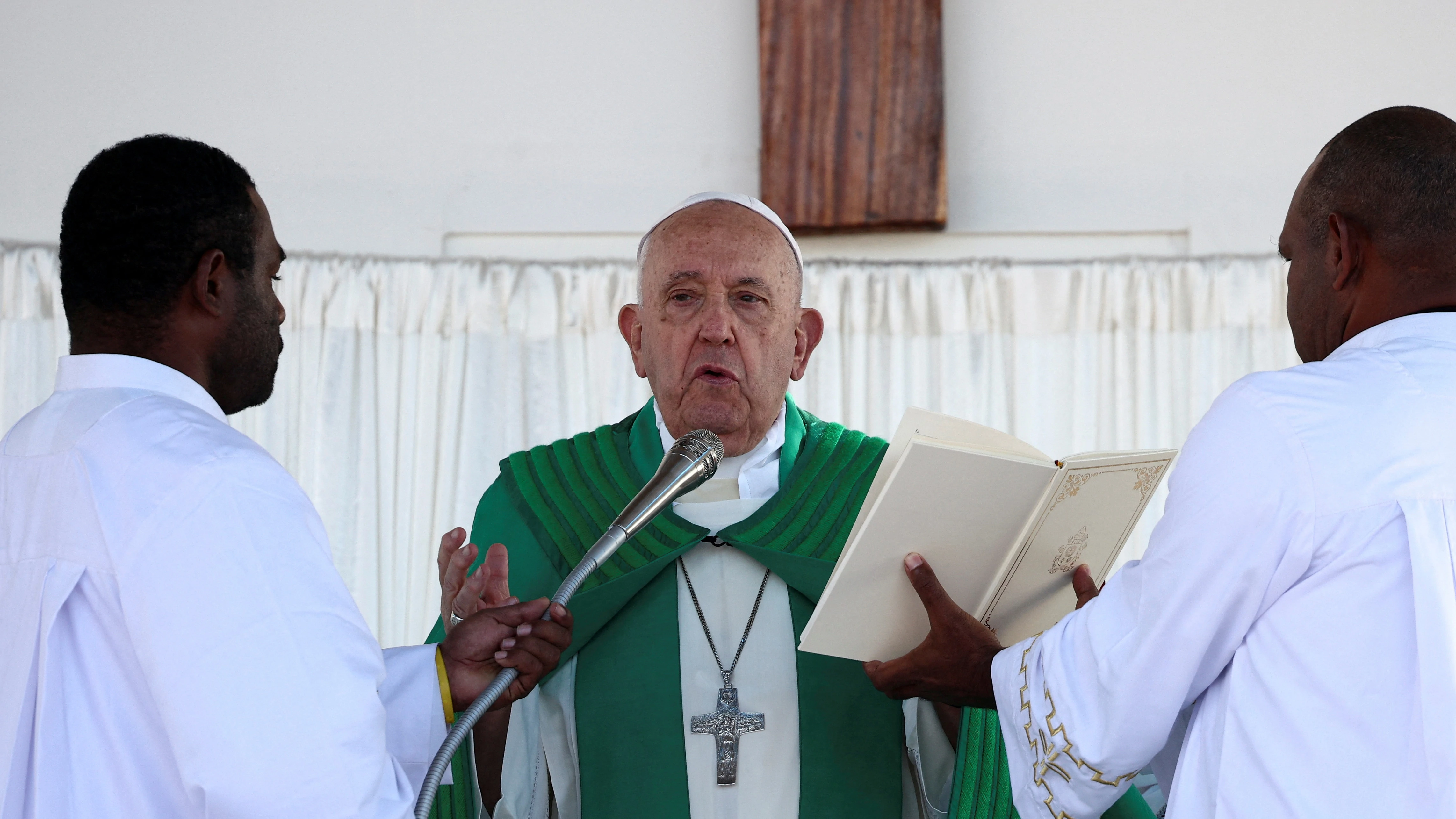 Papa Franjo dostavio medicinske zalihe zabačenom gradu u džungli