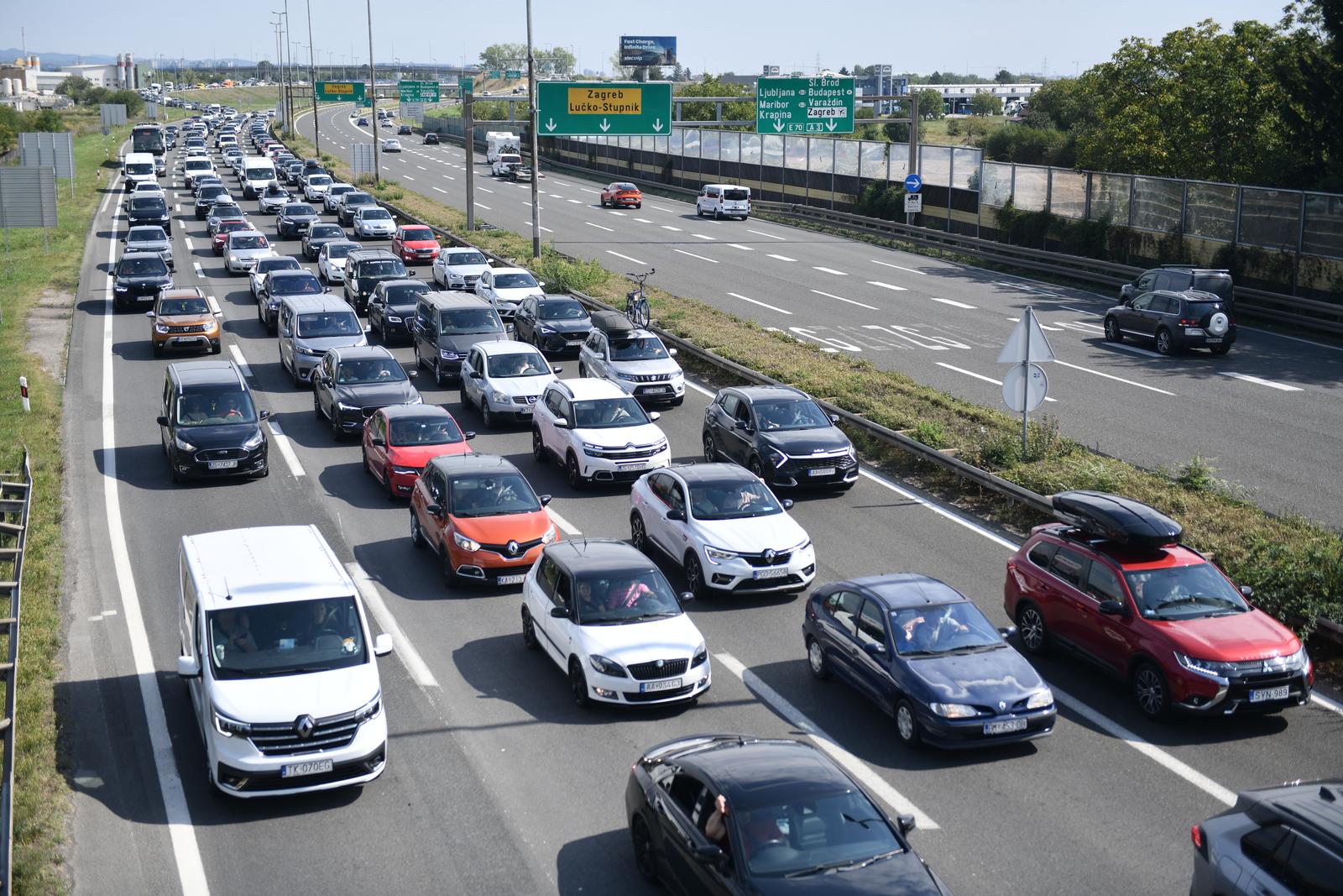 Erhöhter Verkehr auf den meisten Straßen und Grenzübergängen 7 pxl 230825 137112102 20250823121954