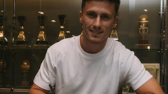 Mateo Lisica potpisuje