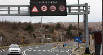  Jak vjetar otežava promet u priobalju