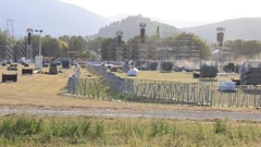 Priprema pozornice za koncert Thompsona