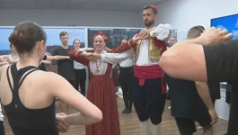 Linđo u dva sata: Turisti s kruzera plešu u narodnim nošnjama