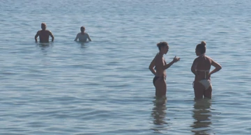 Kupanje na Bačvicama u studenom