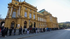 Tradicionalne gužve za ulaznice za balet Orašar