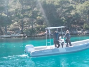 Ivana Lagetar i Vanja Ivelja u patrolnom čamcu, Foto: Vjekoslav Madunić/osobna arhiva