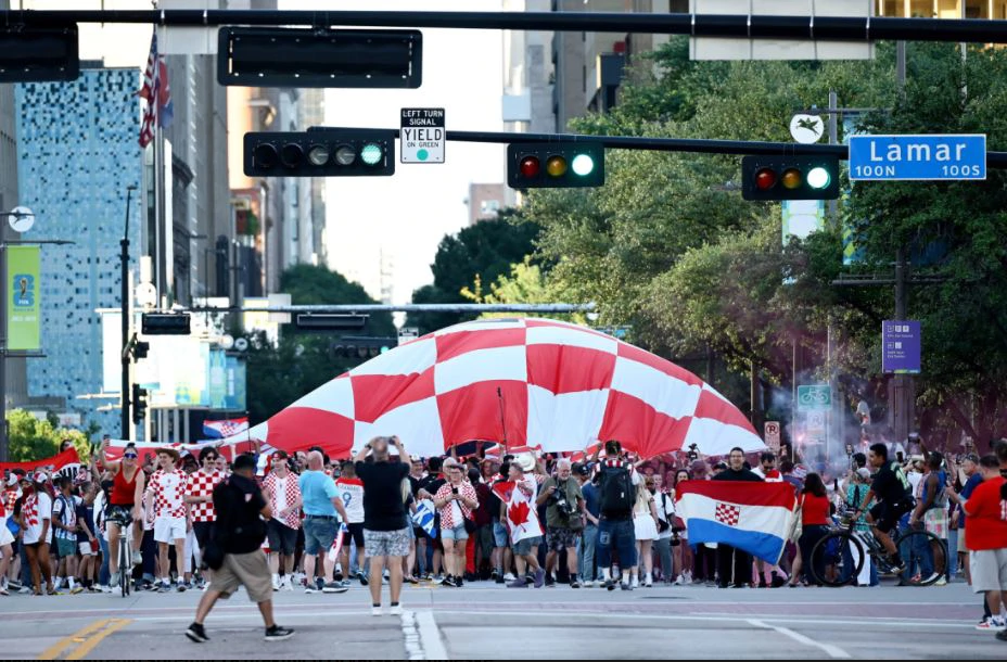 Croatia fans flood the streets of Dallas , Foto: Boris Kovacev/CROPIX