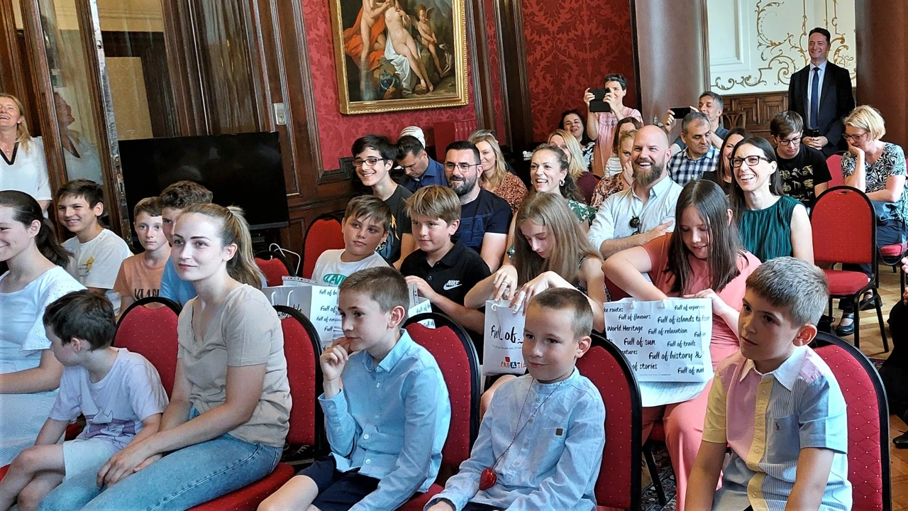 Publika na svečanosti dodjele svjedodžbi