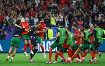 Diogo Costa slavi sa suigračima , Foto: Kai Pfaffenbach/REUTERS