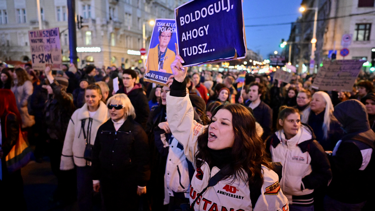 Prosvjed u Budimpešti nakon što je parlament ubrzao zakon o zabrani Povorke ponosa