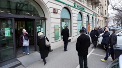 Zagreb: Građani pohrlili u Sberbanku, rusku banku koja se našla na udaru američkih sankcija