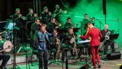 Jazz orkestar HRT-a i Edo Maajka otvorili Pulsko kulturno ljeto