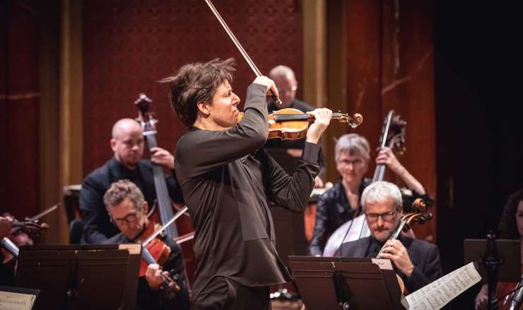 Violinist Joshua Bell i Academy of St Martin in the Fields na 77. DLJI