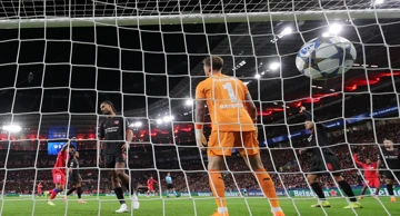 Bayer Leverkusen v Paris St Germain