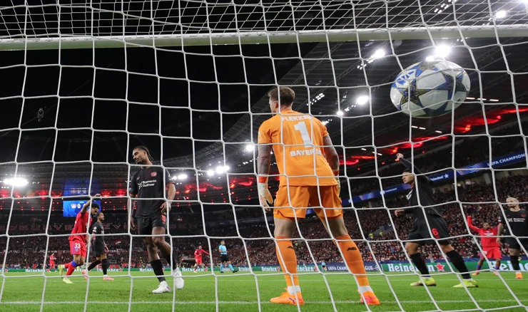 Bayer Leverkusen v Paris St Germain
