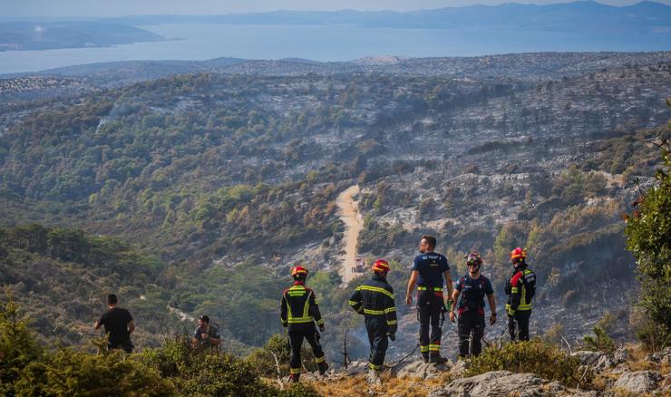 Ugašen požar na Braču nakon 18 dana, uzrok još nepoznat