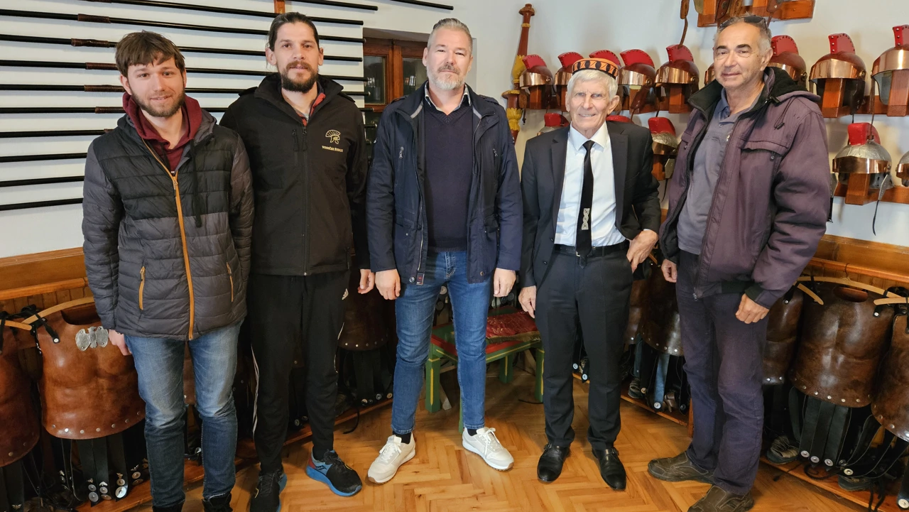 Jakov Srdarev, Frane Juričev-Grginov, Luka Lipić, Jole Mateša i Šime Strikoman u prostorijama Vodičkih žudija, Foto: H. Gunjača/HRT