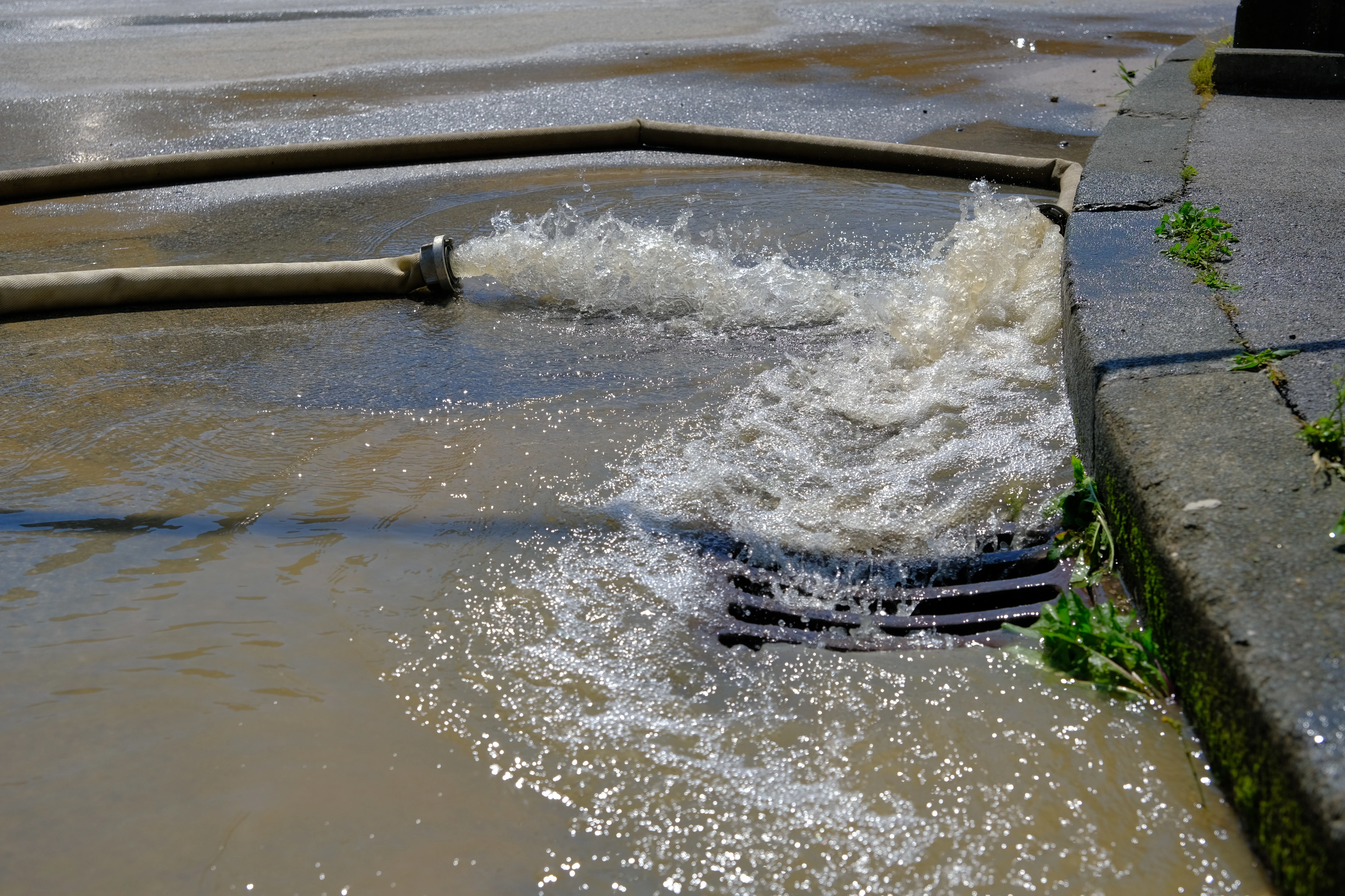 U Splitu puknuo vodoopskrbni cjevovod, neke ulice bez vode